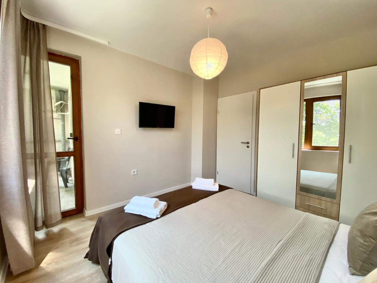 Апартаменти Centre Bright & Cozy For 4 Persons
