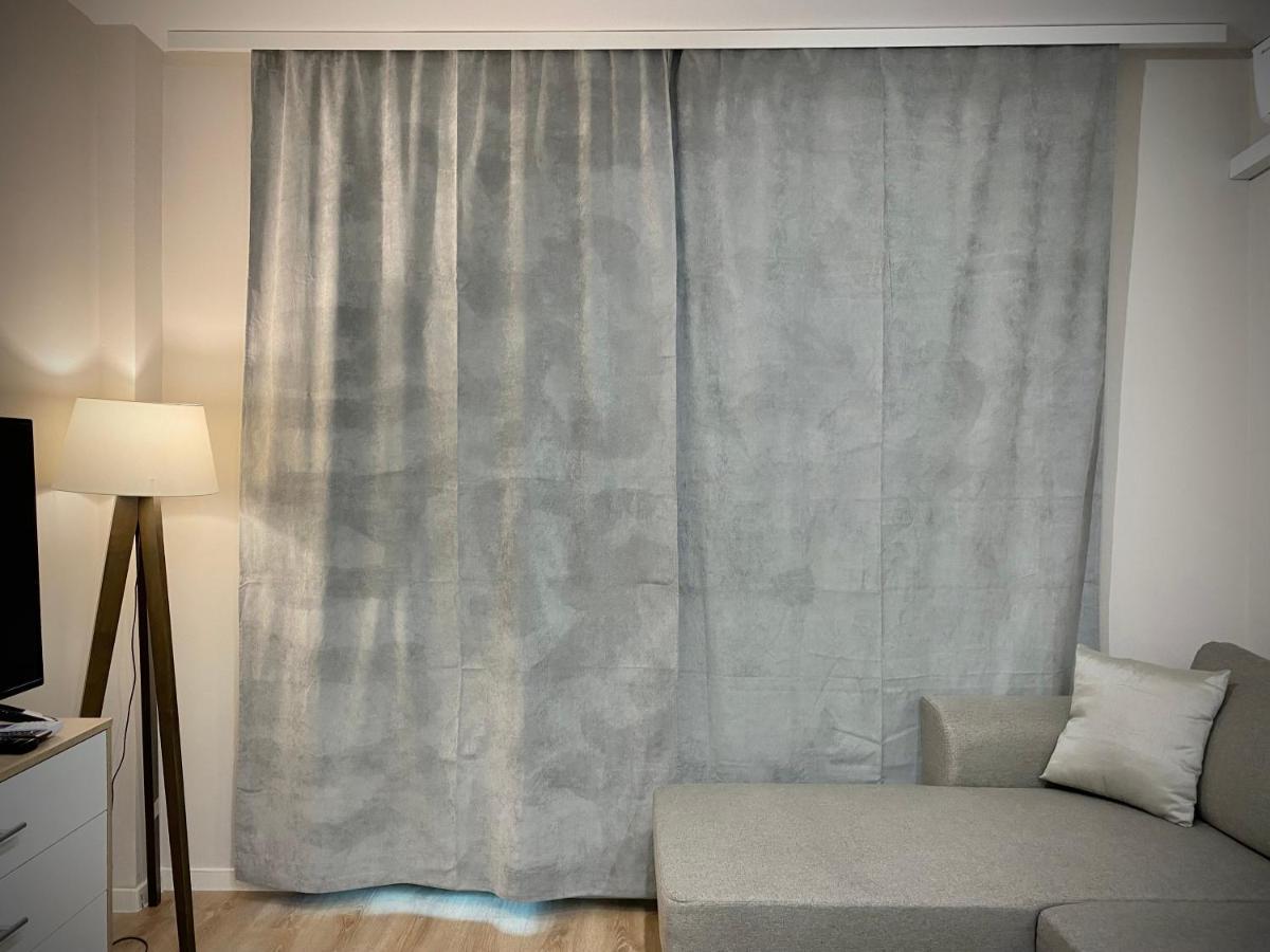 Апартаменти Centre Bright & Cozy For 4 Persons *